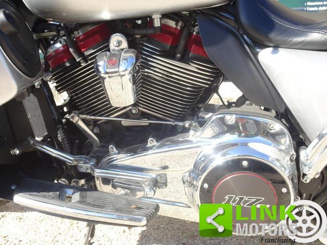HARLEY-DAVIDSON FLHX Street Glide CVO