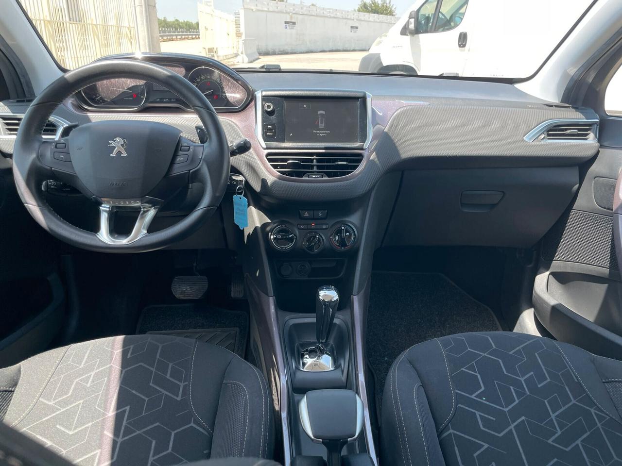 PEUGEOT 2008 BlueHDi 100 S&S Allure
