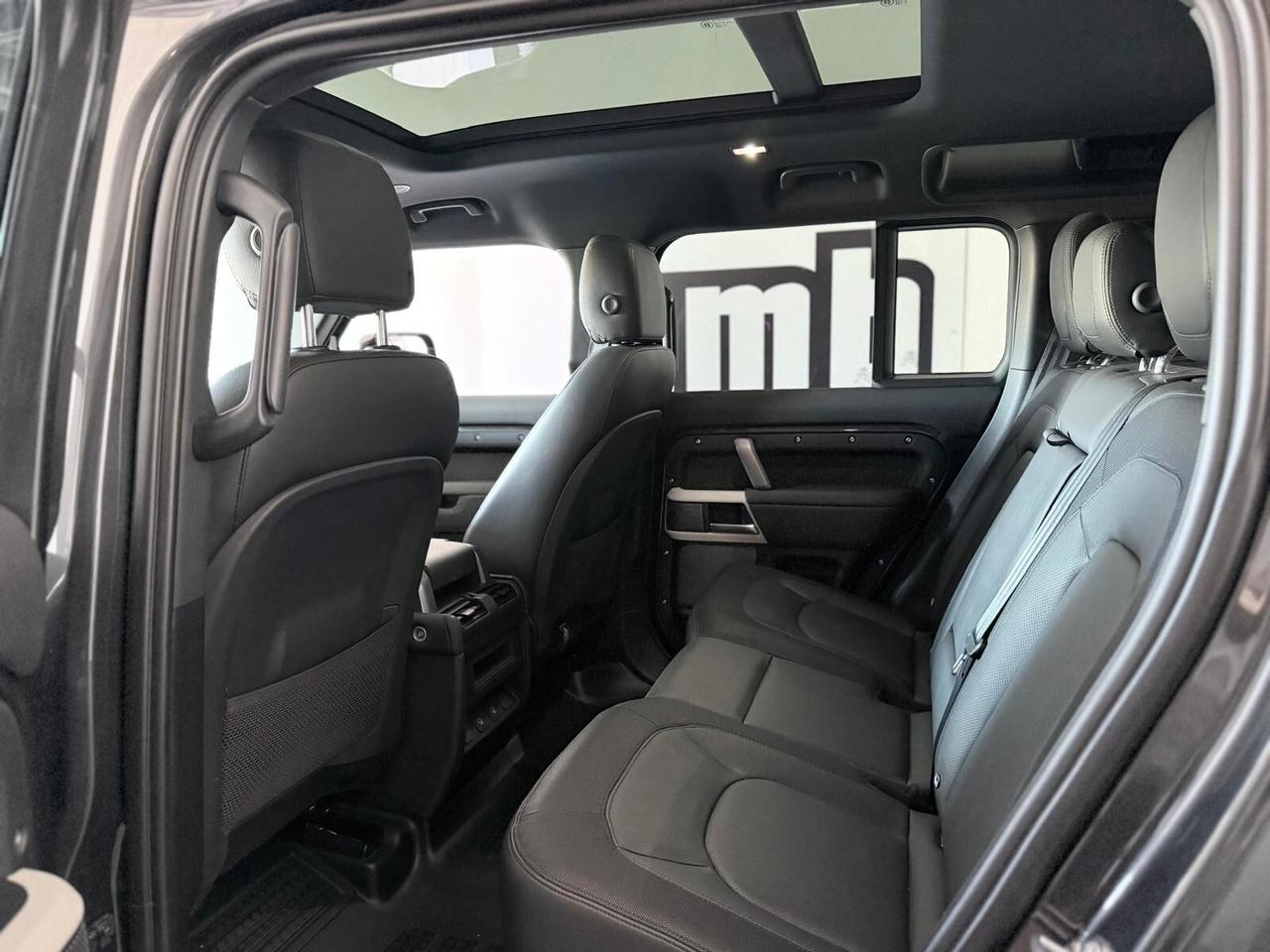 Land Rover Defender 110 3.0D I6 250 X-Dynamic SE