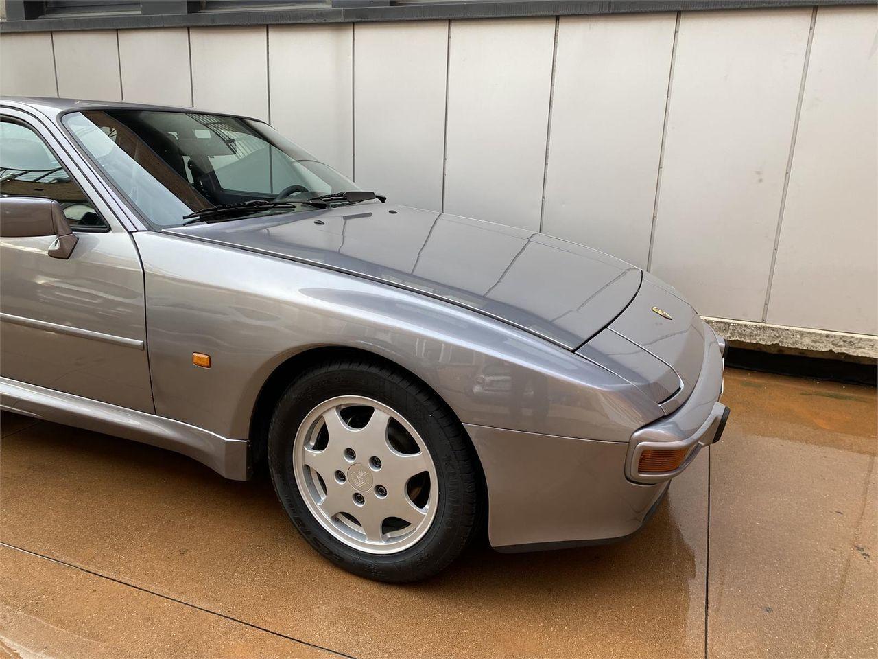 PORSCHE 944 S