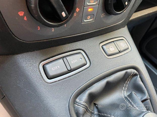 Lancia MUSA BENZINA - NEOPATENTATI - DISTRIBUZIONE