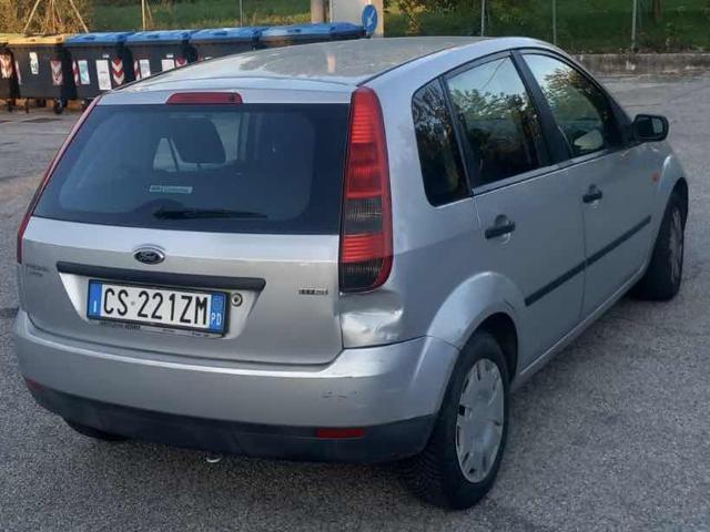 FORD Fiesta 1.4 TDCi 5p. Ghia senza nessun lavoro da fare
