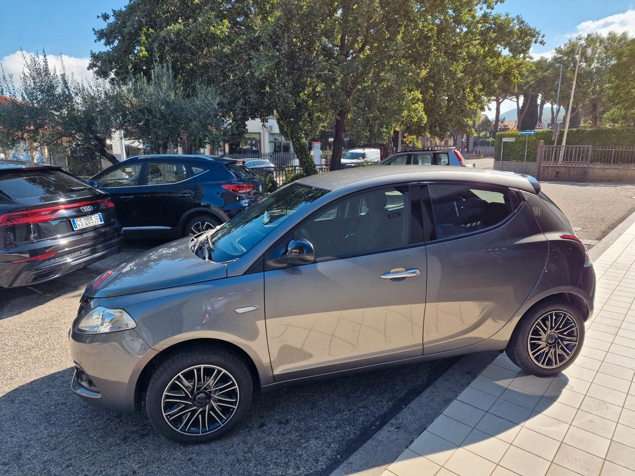 Lancia Ypsilon 1.0 FireFly 5 porte S&S Hybrid Oro