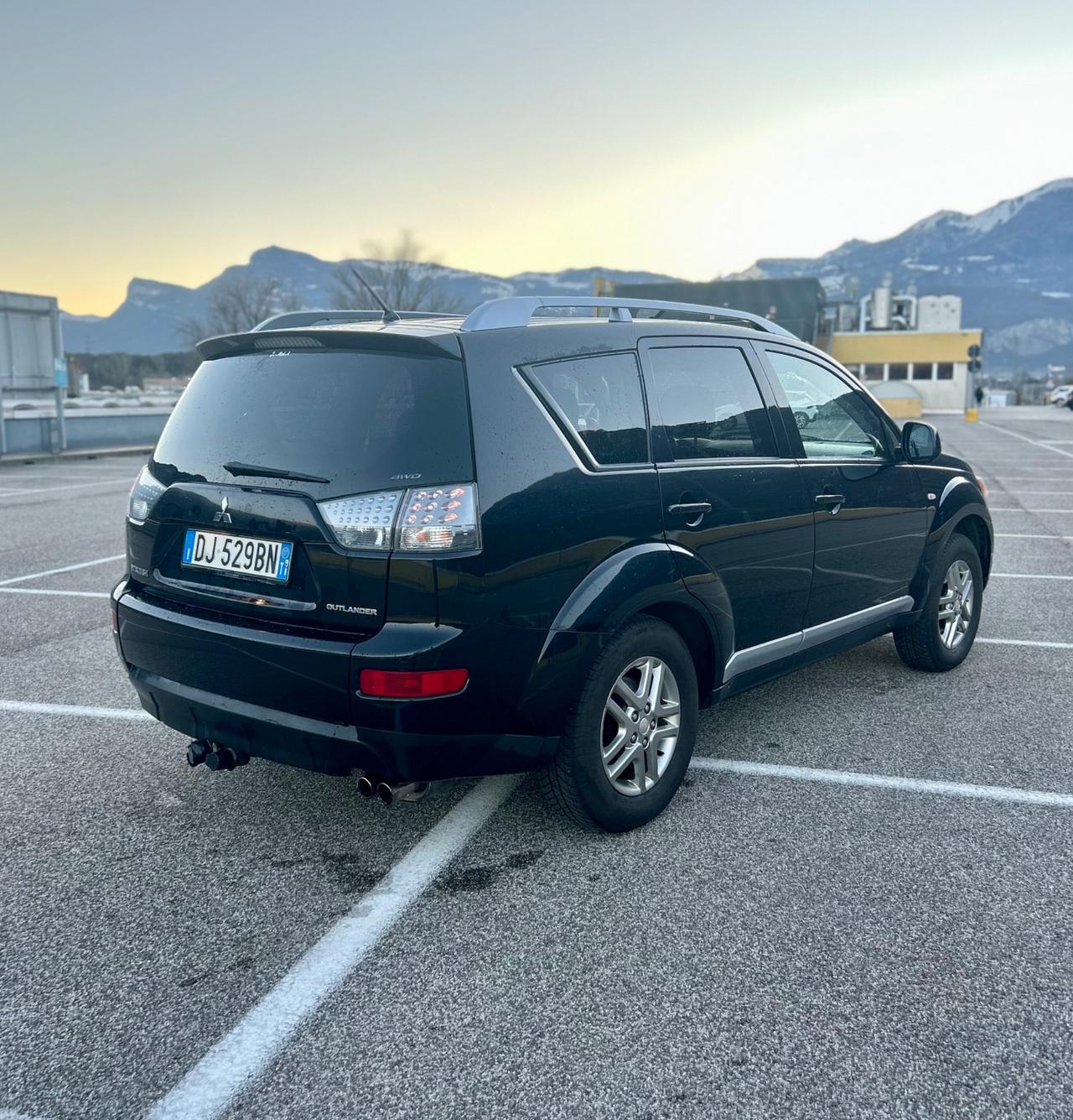 Mitsubishi Outlander 2.0 DI-D Instyle 7 POSTI