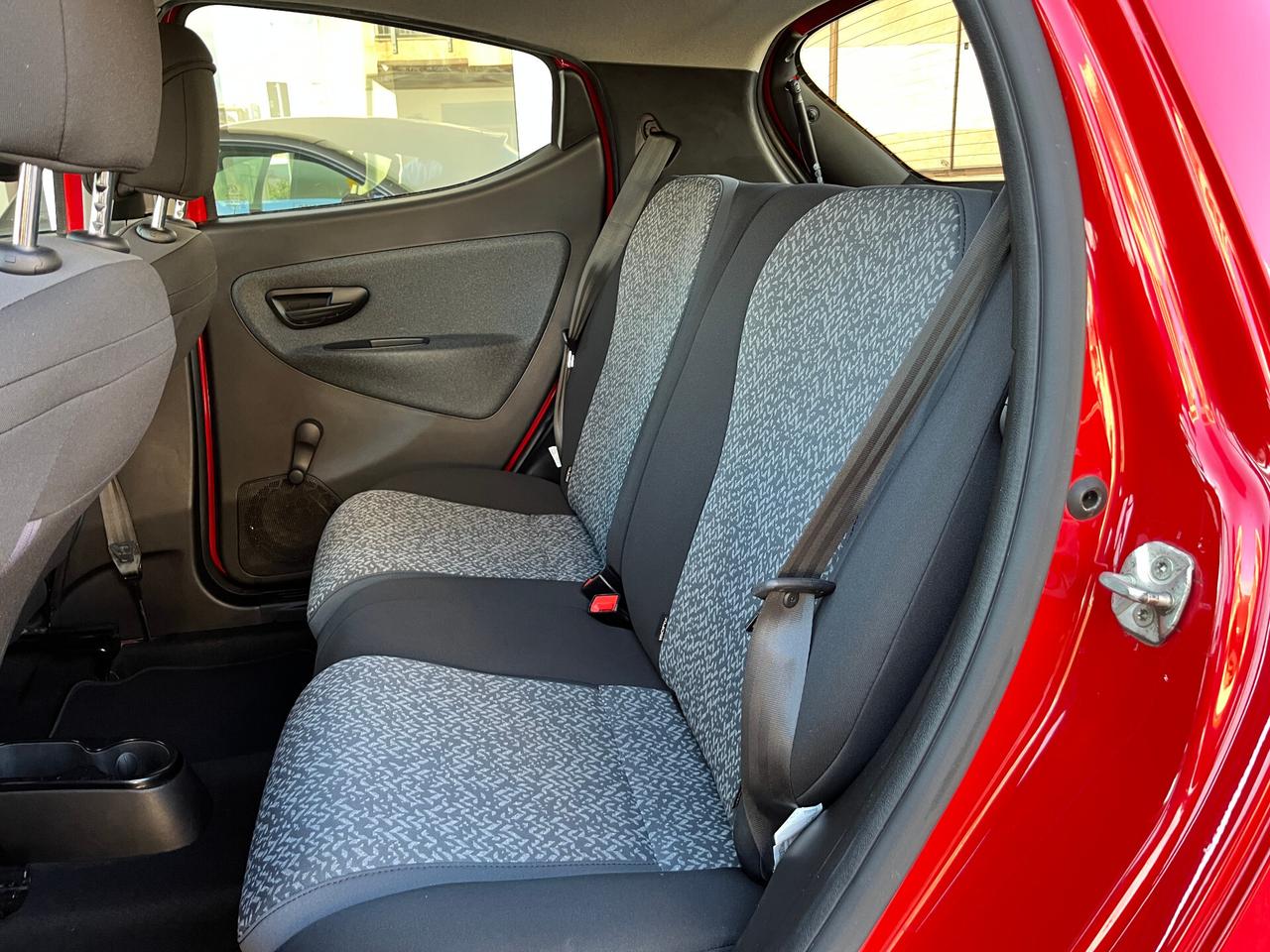 Lancia Ypsilon 1.0 Hybrid 5 porte 70cv -gz749ve-