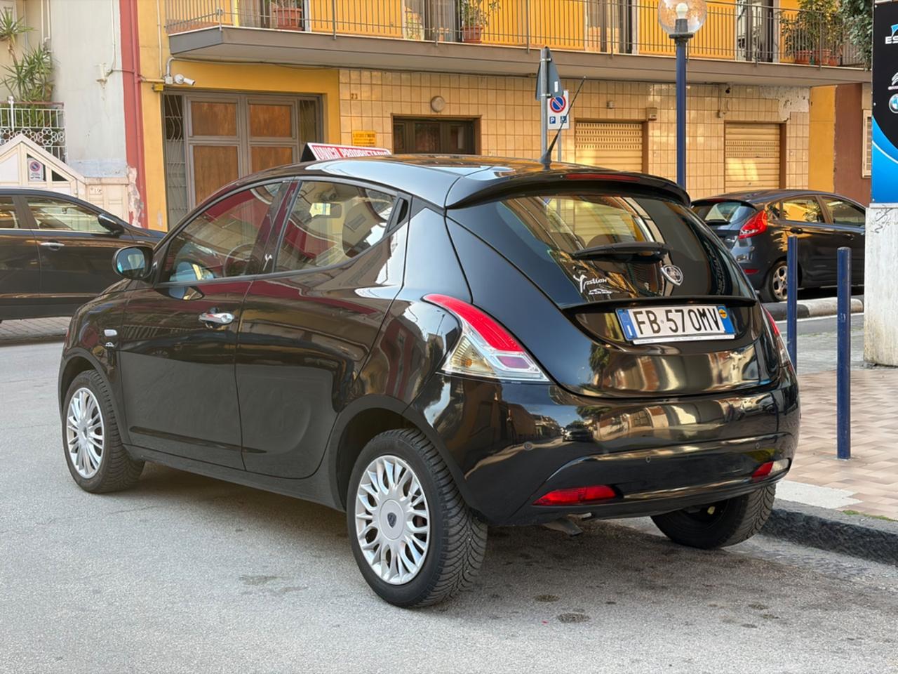 Lancia Ypsilon 1.2 69 CV 5 porte Silver