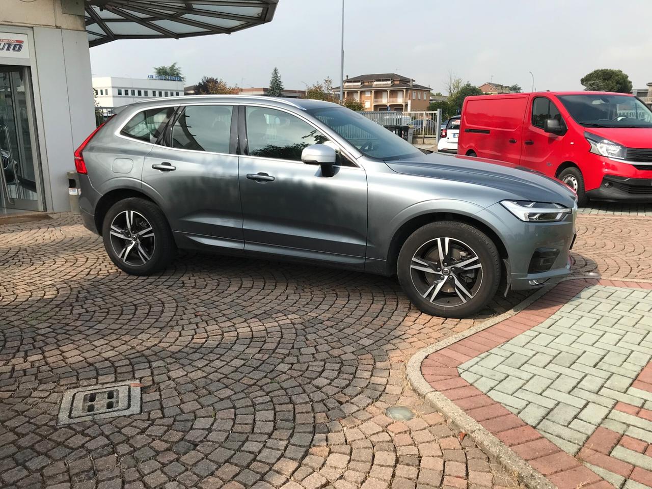 Volvo XC 60 XC60 D5 AWD Geartronic R-design