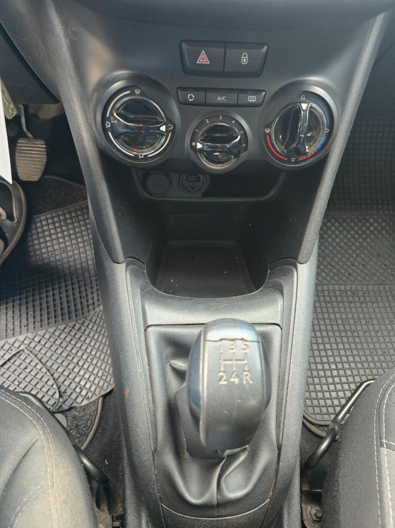 Peugeot 208 1.4 HDi 68 CV NEOP OK-2015