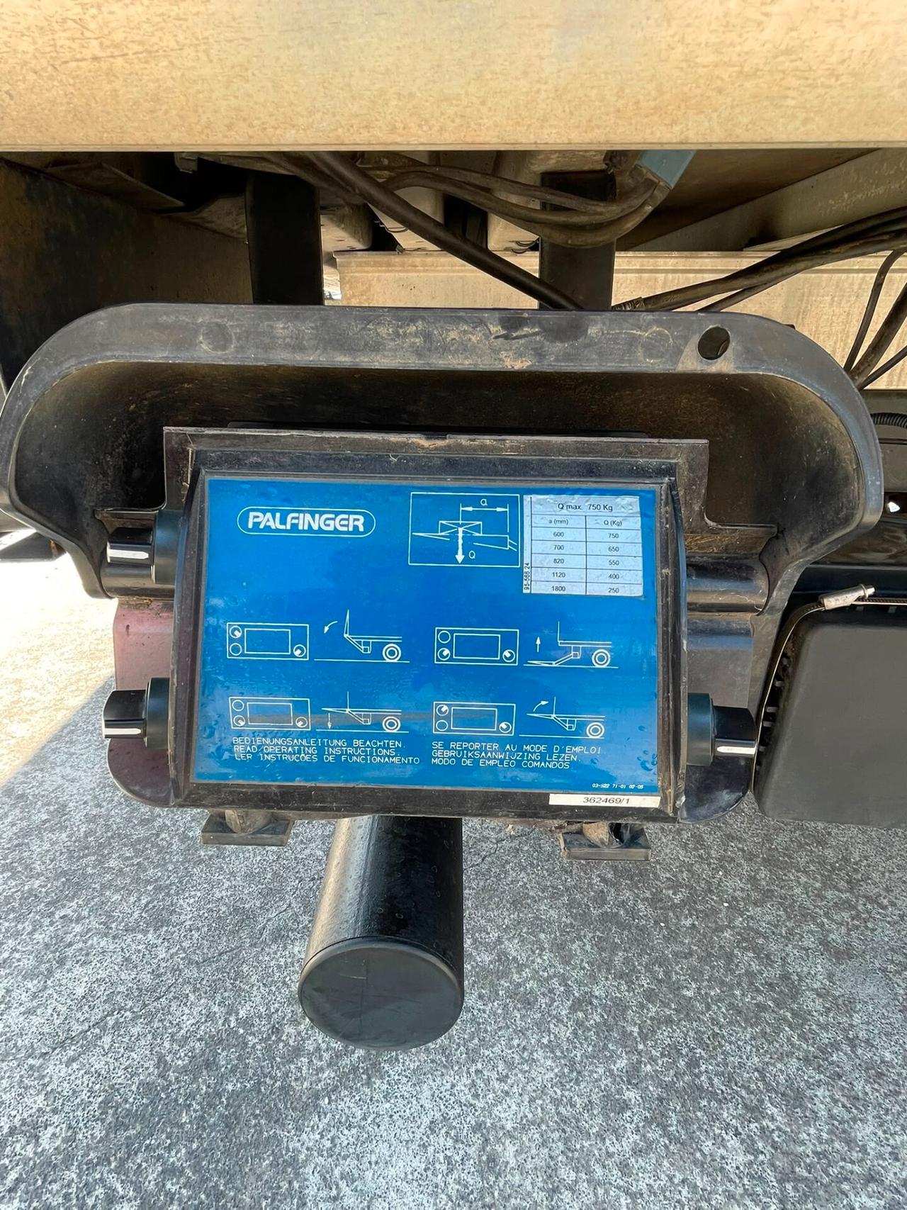 IVECO DAILY FURGONE CASSA E SPONDA IDRAULICA 35C13