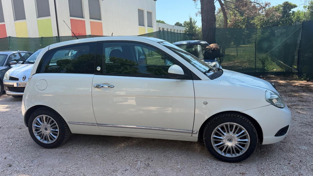Lancia Ypsilon 1.4 Argento Ecochic GPL