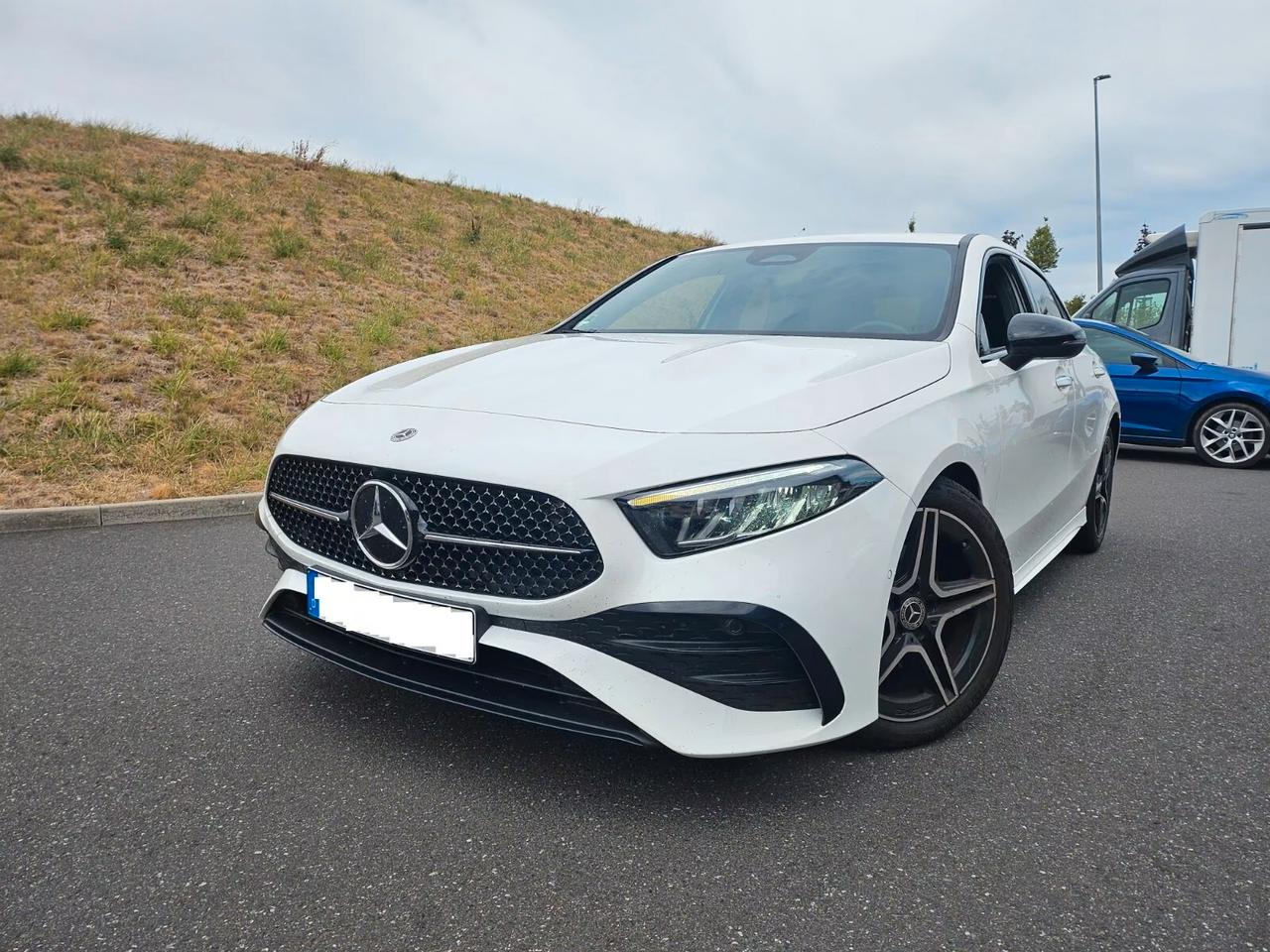 Mercedes-benz A 200 200d AMG*PACCHETTO NIGHT*MBUX*NAVIGATORE*TELECAMERA*LED*PDC