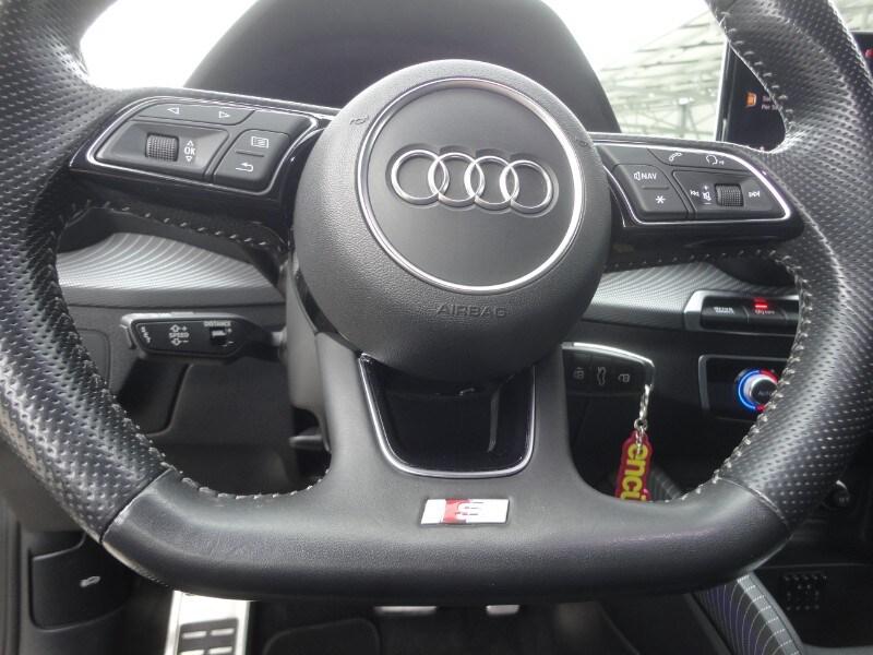 AUDI Q2 Q2 30 TDI S tronic Identity Black