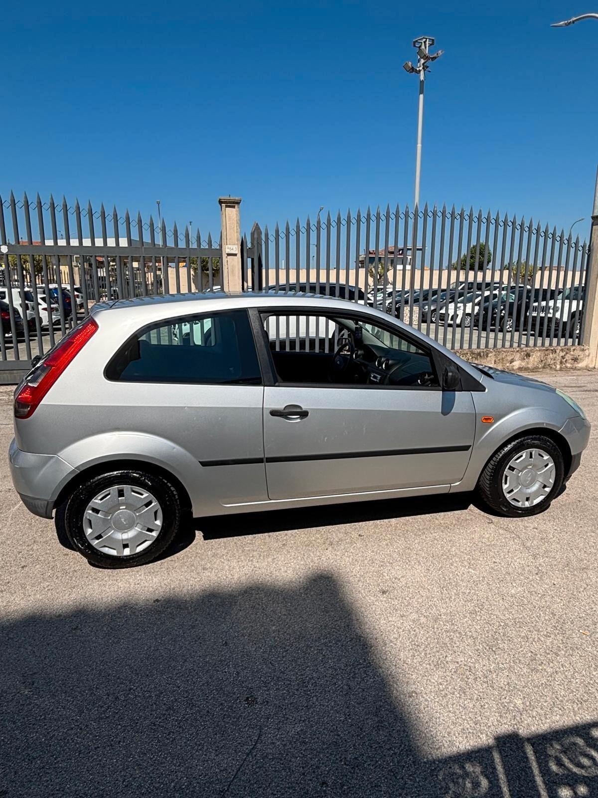 Ford Fiesta 1.4 16V 5p. Ghia ANNO 2004