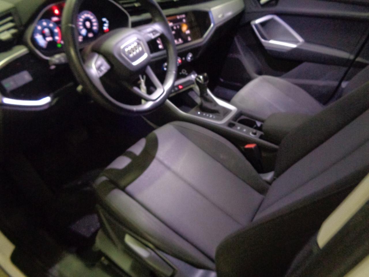 Audi Q3 35 TDI S tronic Business