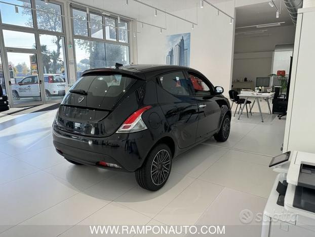 Lancia Ypsilon 1.0 FireFly 5 porte S&S Hybrid Oro