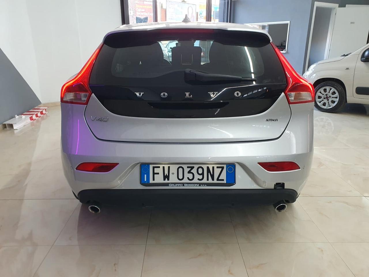 Volvo V40 D2 2.0 Geartronic 120cv R-design 2019