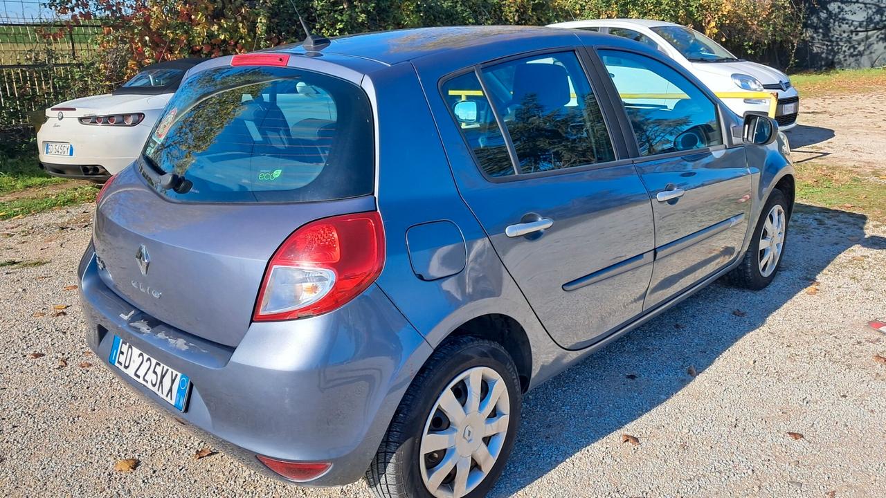 Renault Clio 1.2 16V 5 porte Dynamique