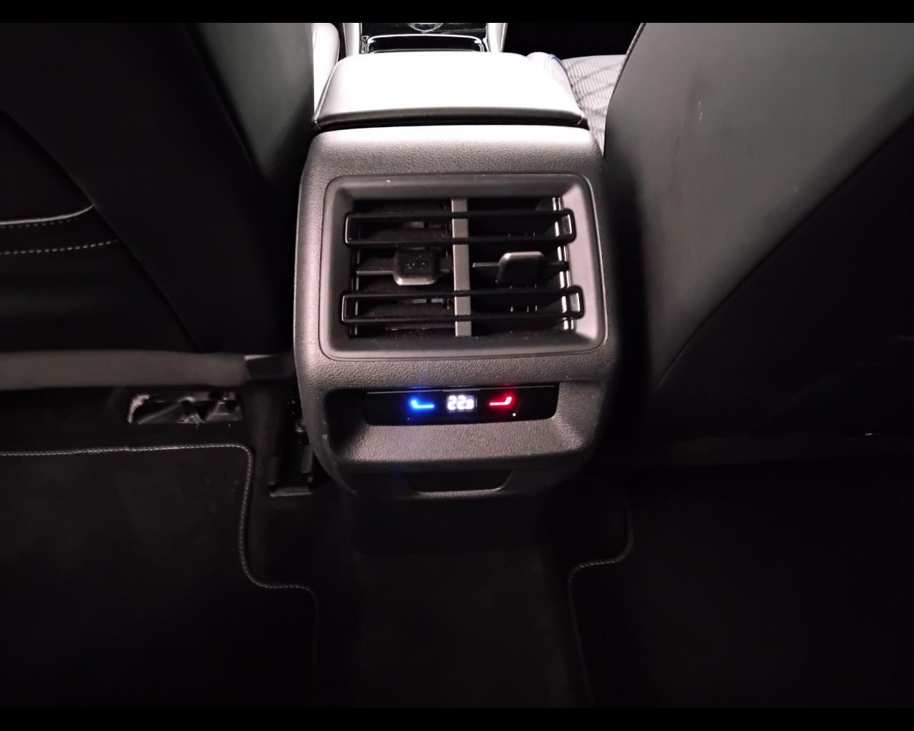 VOLKSWAGEN Tiguan III 2024 - Tiguan 2.0 tdi R-Line 150cv dsg