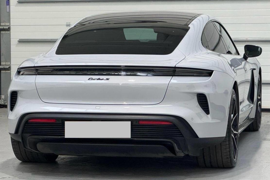 Porsche Taycan Turbo S - 950 CV