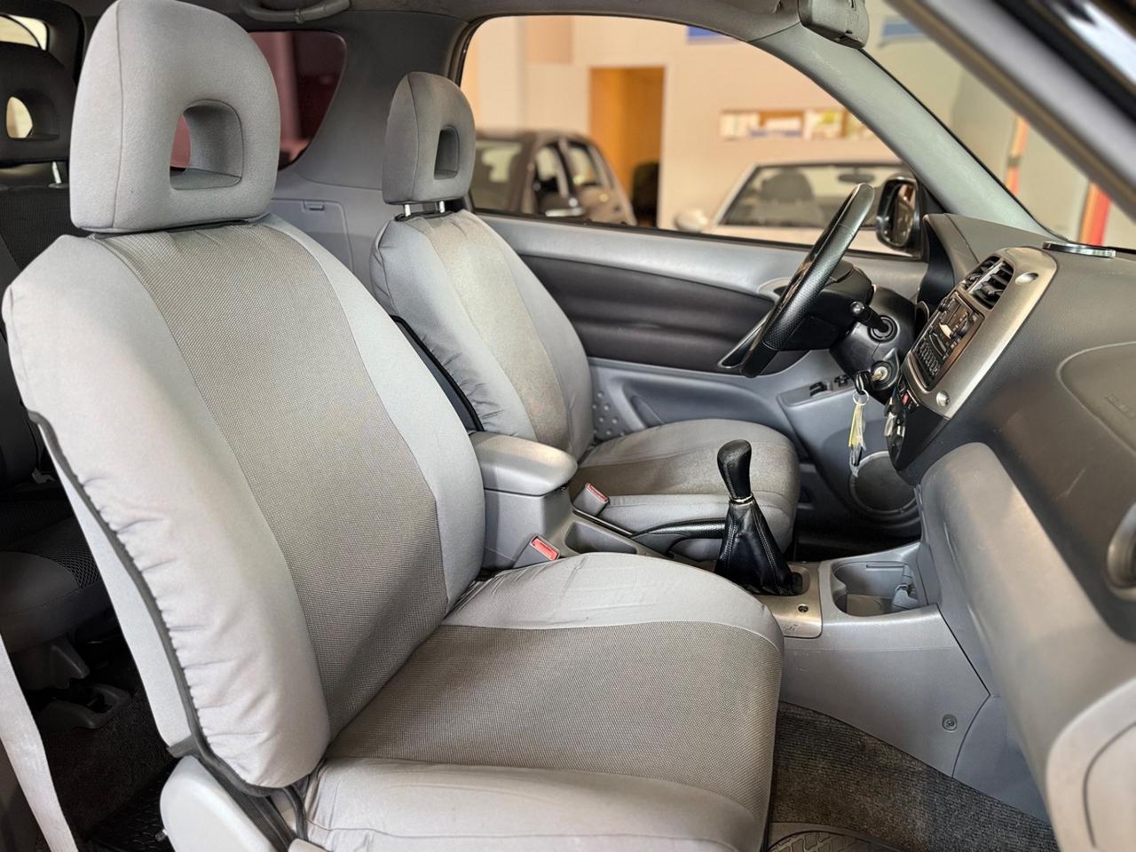 Toyota RAV 4 RAV4 2.0 Tdi D-4D cat 3 porte Sol