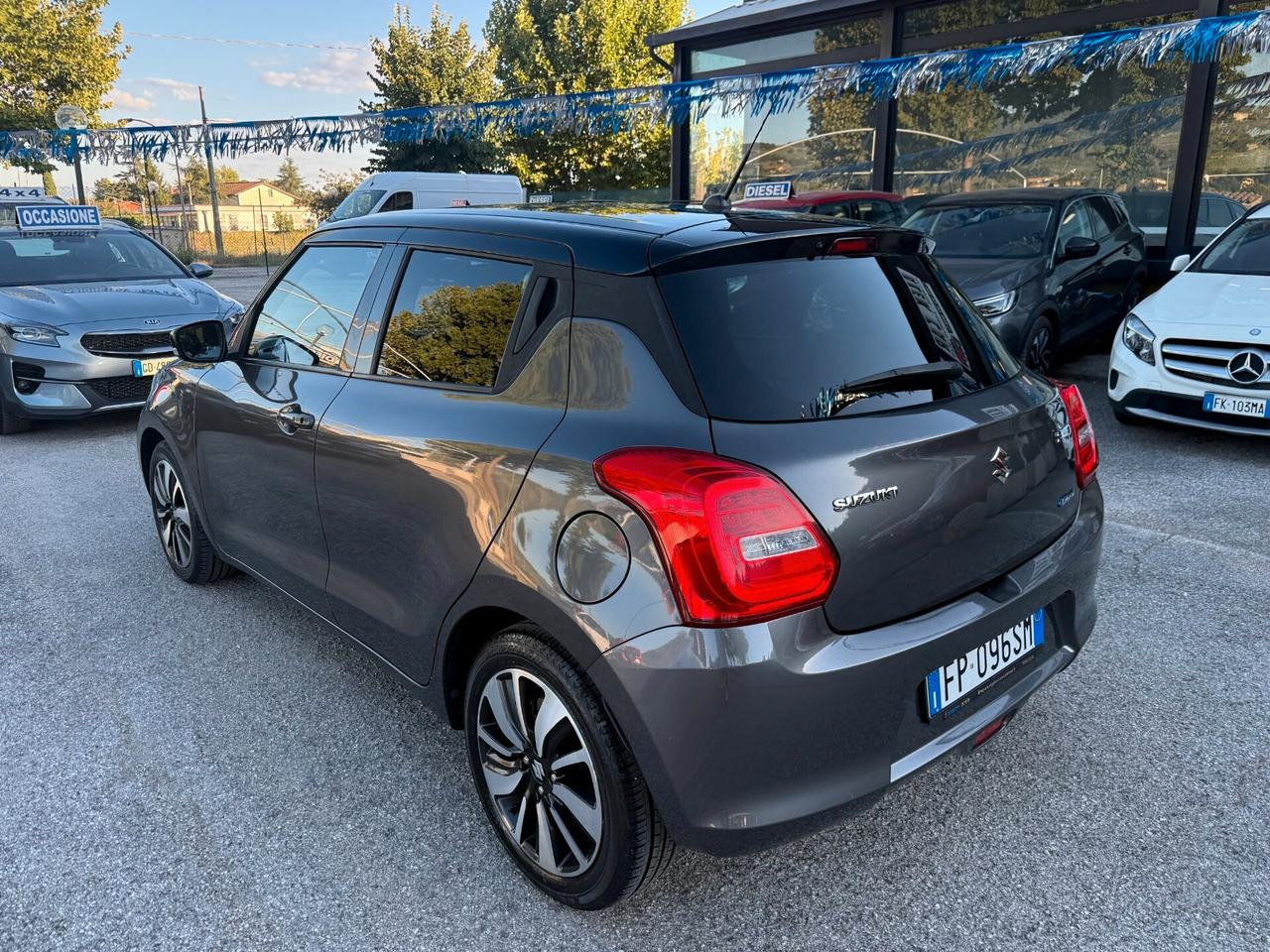 "UNA CHICCA" Suzuki Swift 1.2 Hybrid Top + GPL