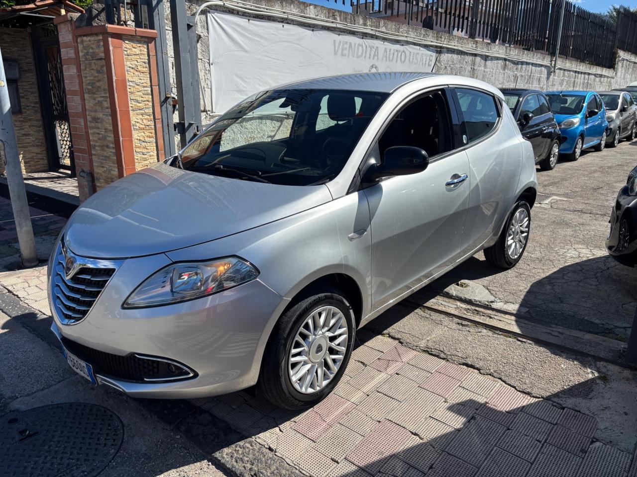 Lancia Ypsilon 0.9 TwinAir 85 CV 5 porte S&S Gold