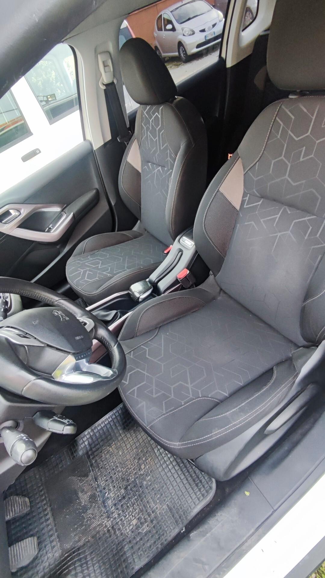 Peugeot 2008 1.2 Benz 2015