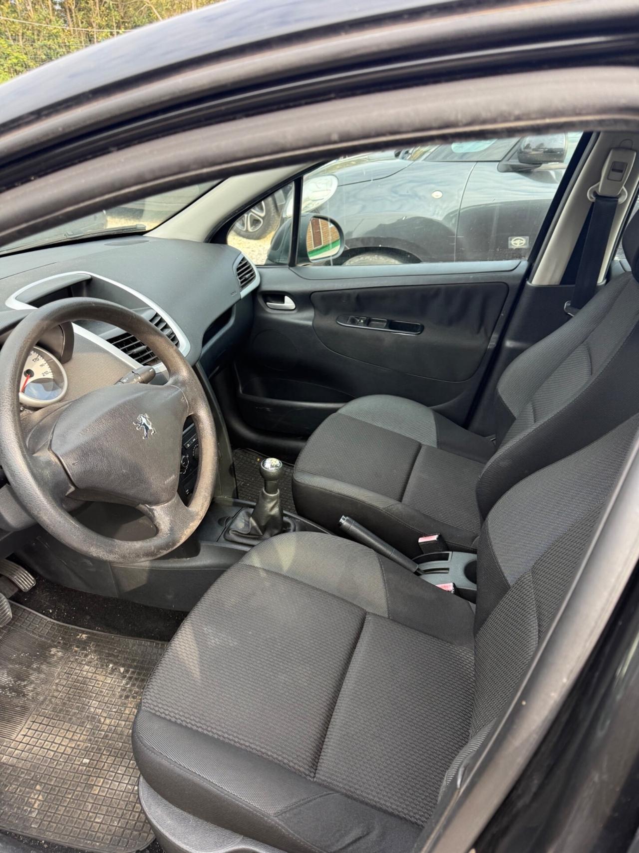 Peugeot 207 1.6 HDi 90CV 5p.neopatentati