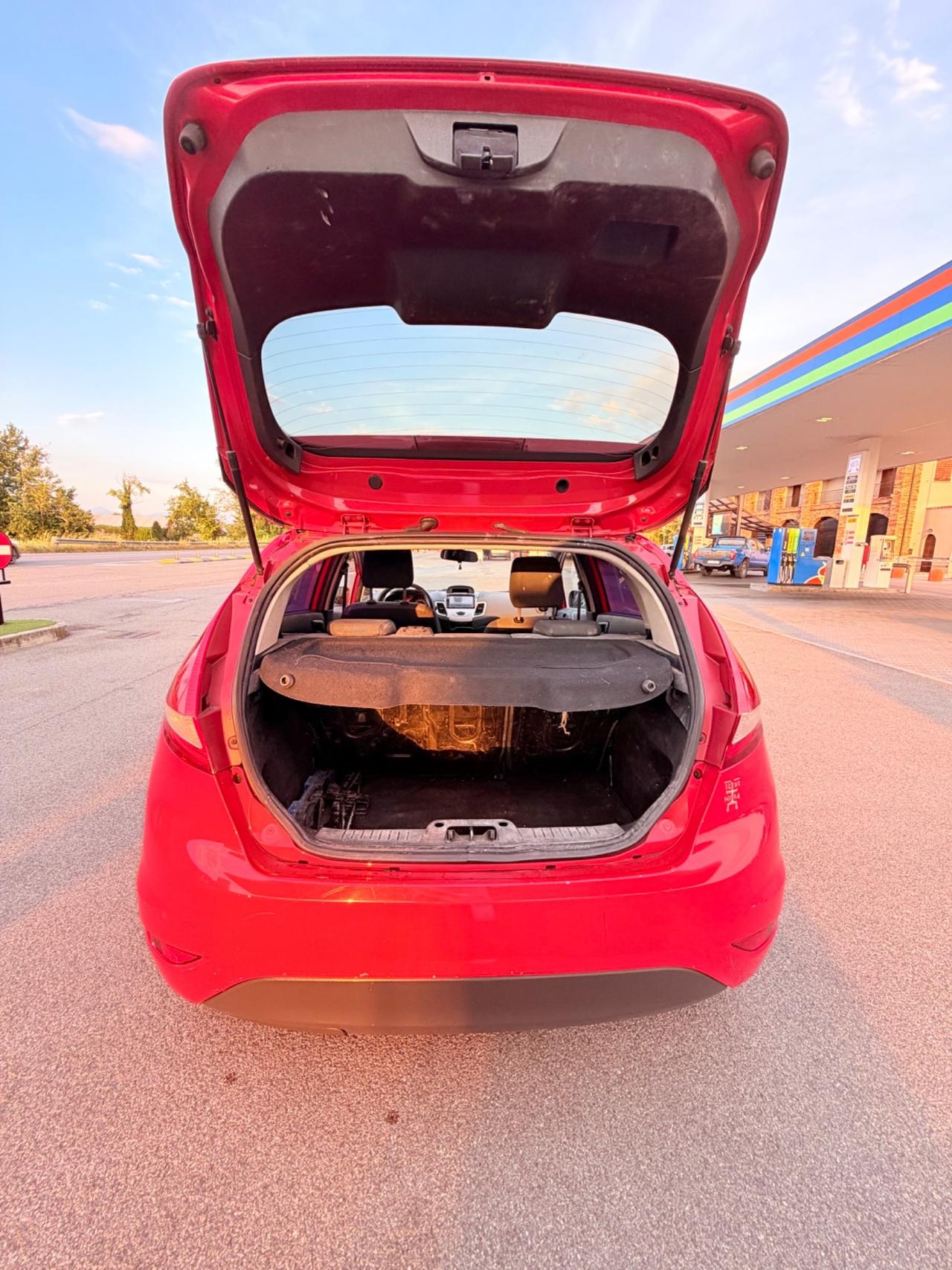 Ford Fiesta 1.4 5 Porte Motore NUOVO