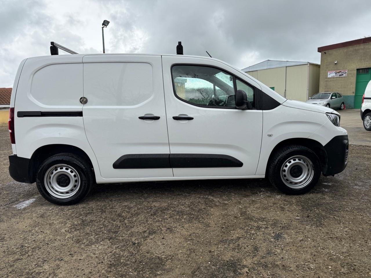 Peugeot Partner-3 posti-Furgone