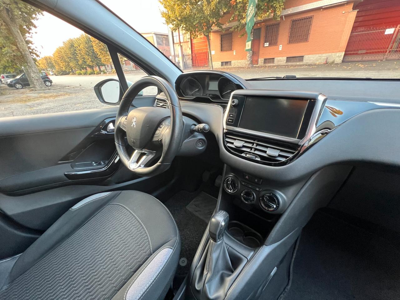 Peugeot 208 PureTech 82 5p. GPL Allure