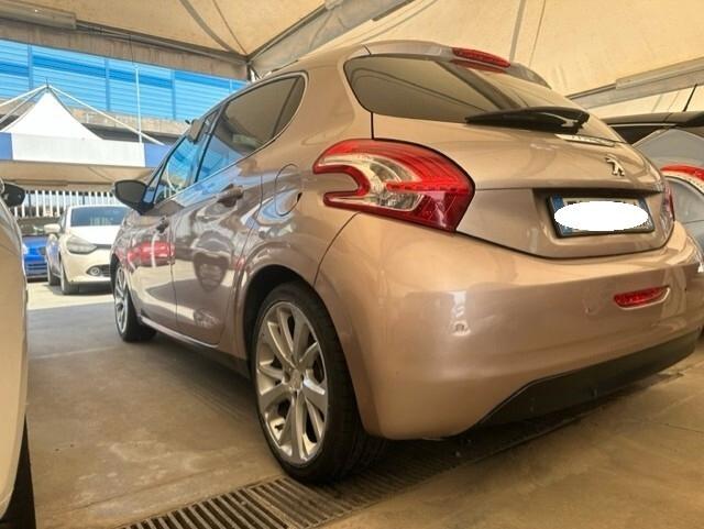 PEUGEOT 208 DIESEL FULL OPTIONAL NAVIGATORE...