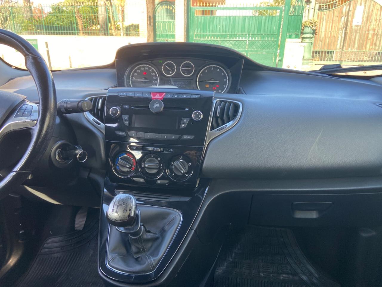 Lancia Ypsilon 0.9 TwinAir 85 CV 5 porte Metano Ecochic Silver