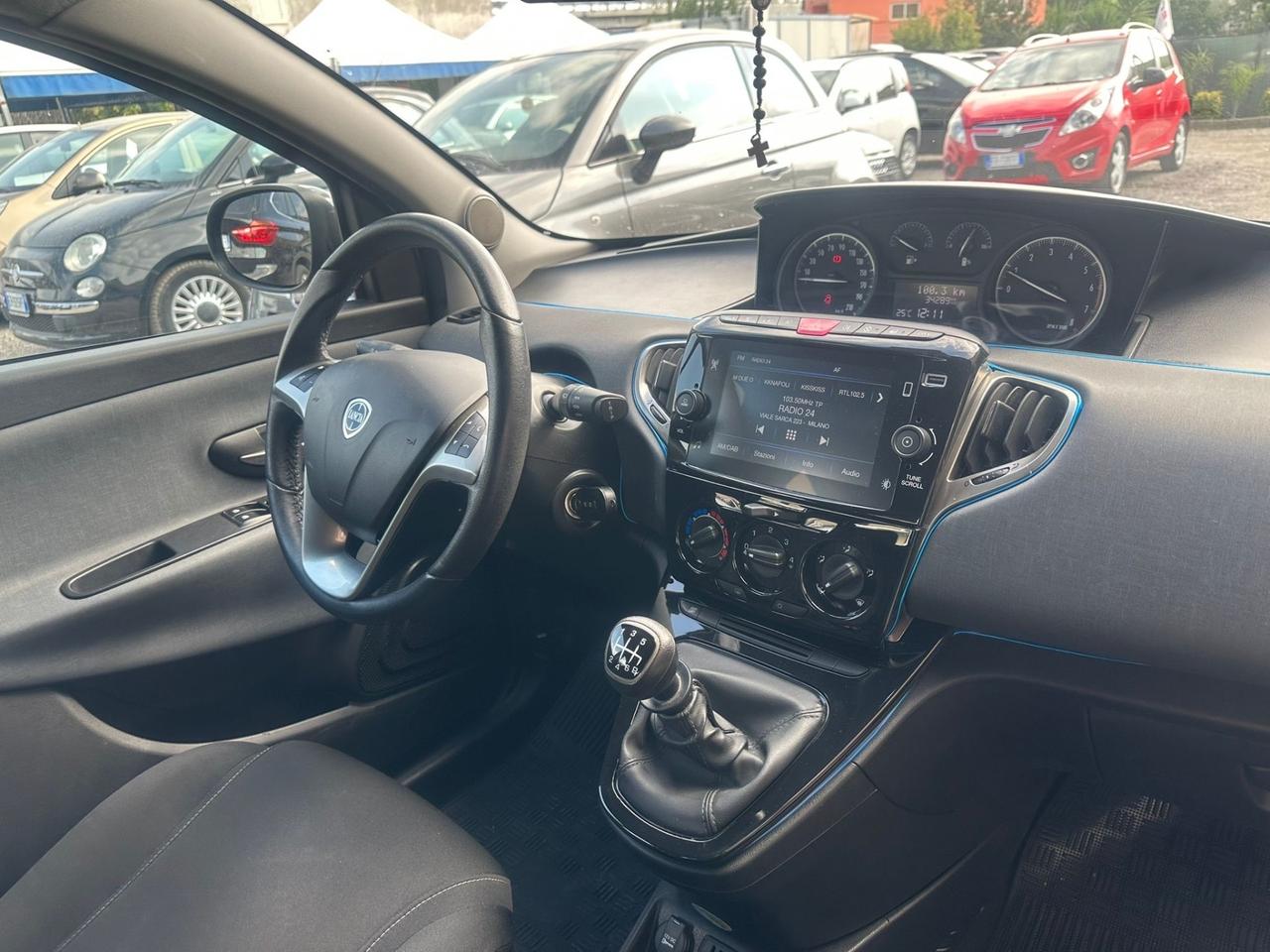 Lancia Ypsilon 1.0 FireFly 5 porte S&S Hybrid Ecochic Silver