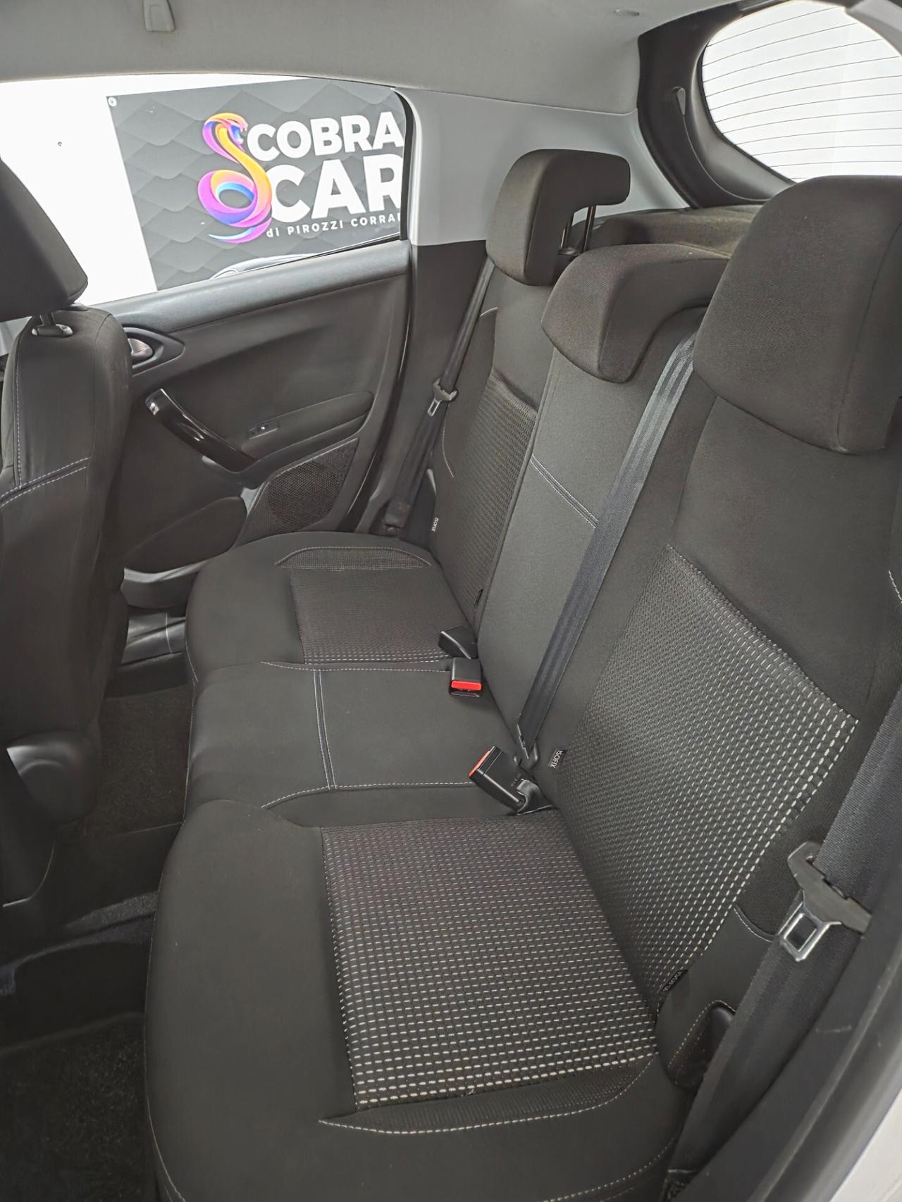 Peugeot 208 PureTech 82 5p. GPL Allure