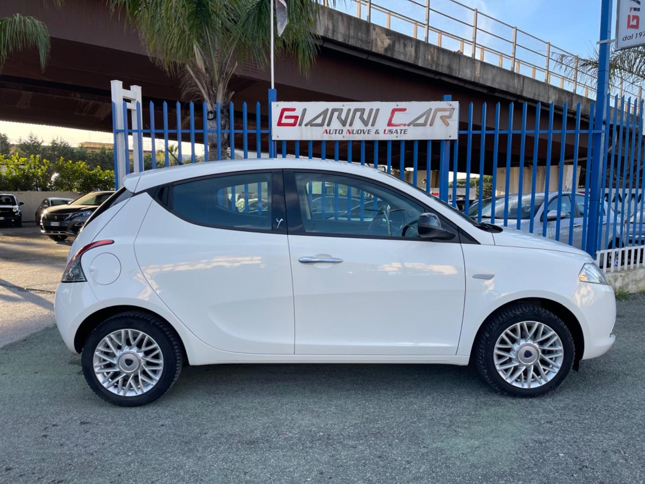 Lancia Ypsilon 1.2 69 CV 5 porte Gold