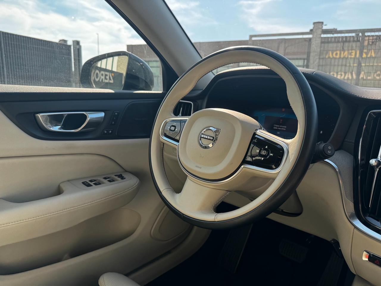 Volvo V60 2.0 B5 Ultimate Dark R Design 4x4 Mild Hybrid