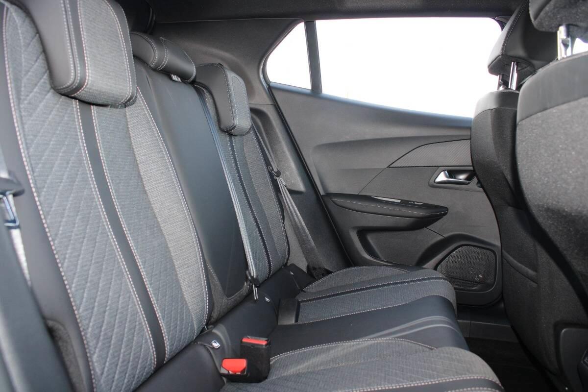 Peugeot 2008 1.2 puretech Allure s&s 100cv Con NAVIGATORE