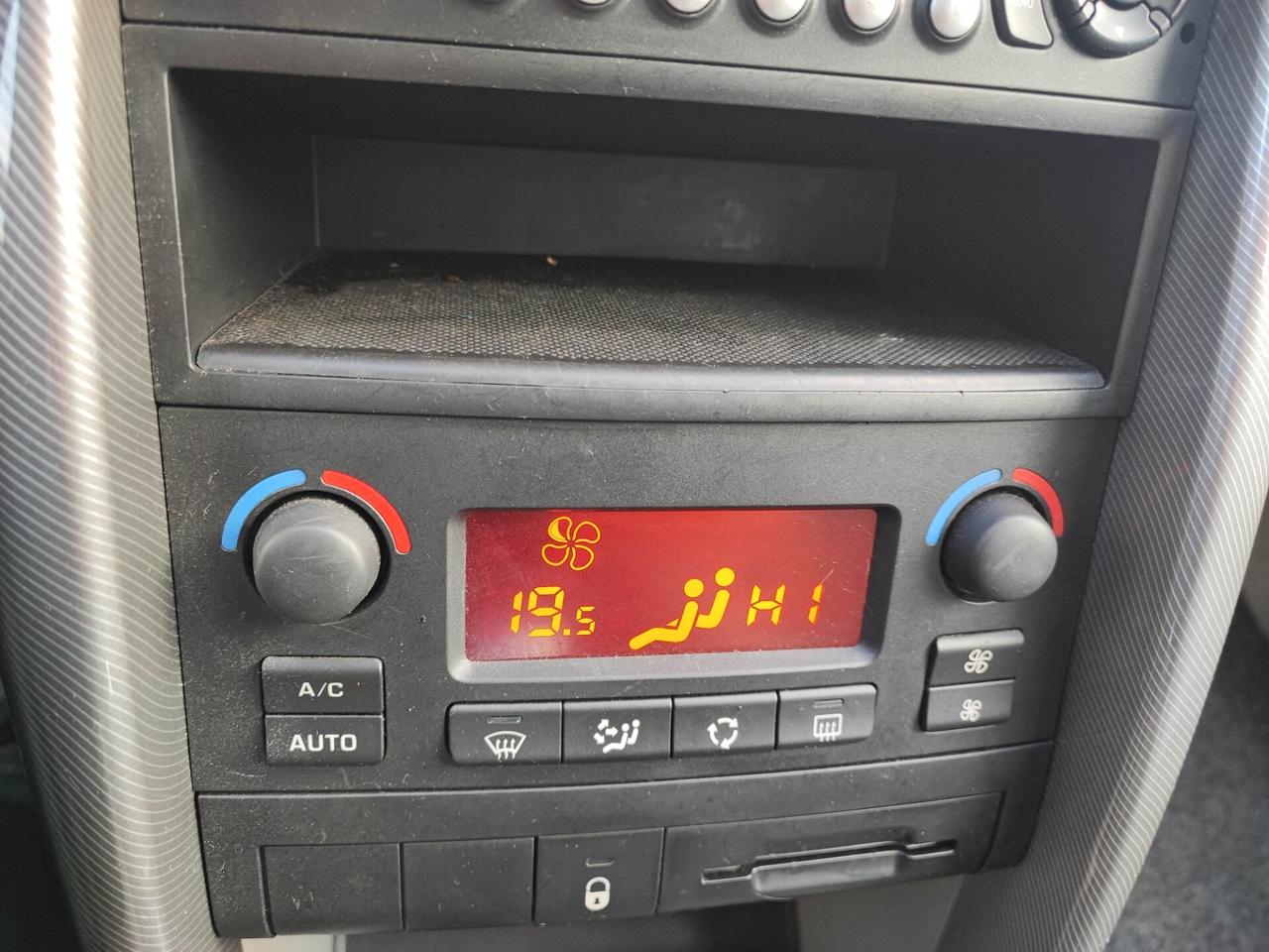 Peugeot 207 1.4 88CV 5p uni-pro