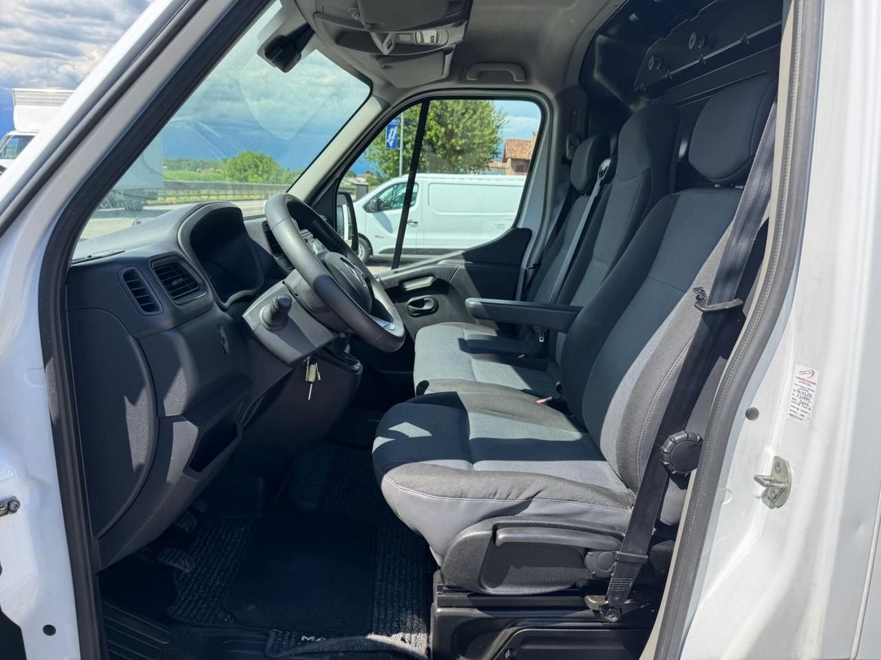 Renault Master T35 2.3 dCi 135 PASSO LUNGO