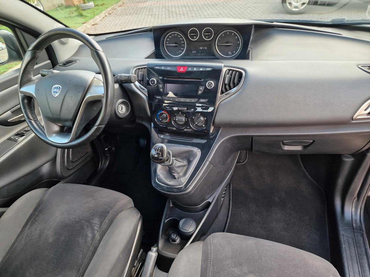 Lancia Ypsilon 1.2 69 CV 2014 neopatentati