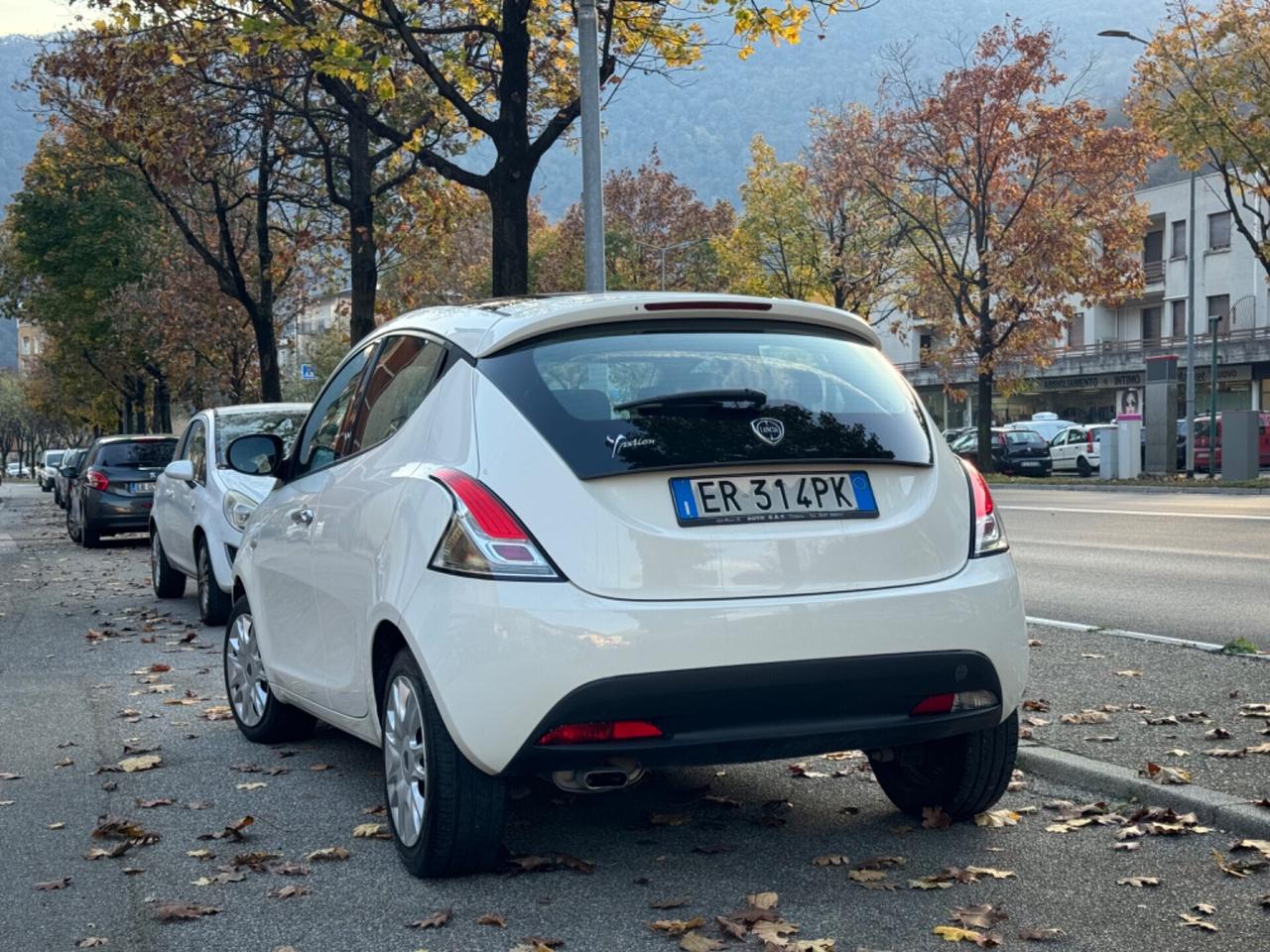 Lancia Ypsilon 1.2 5 porte GPL - EDIZIONE LIMITATA: TETTO PANORAMICO - OK NEOPATENTATI