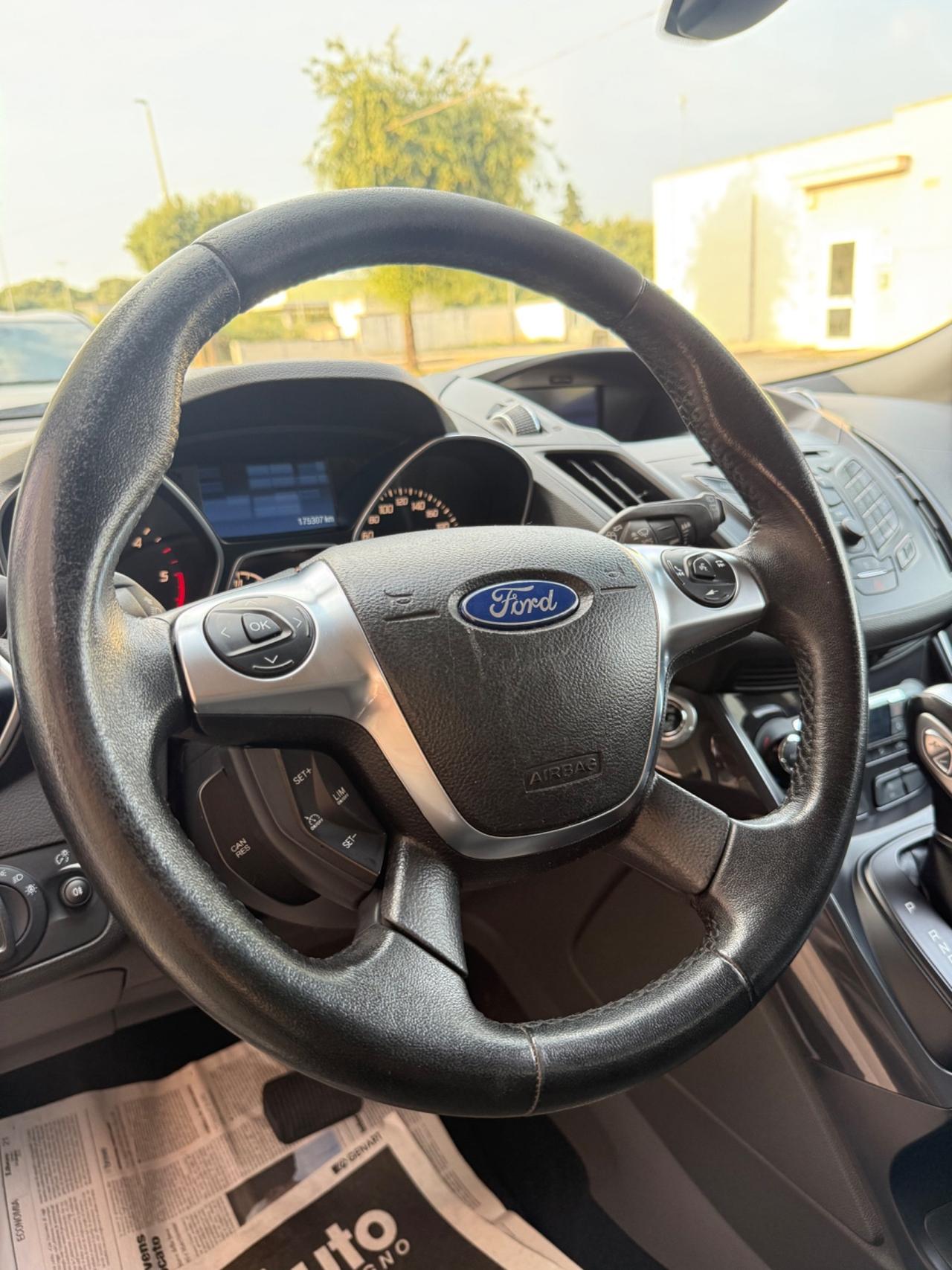 Ford Kuga 2.0 tdci Titanium 4wd 140cv powershift NAVI,PELLE,CAMBIO AUTOMATICO SOSTITUITO NUOVO 05/2025