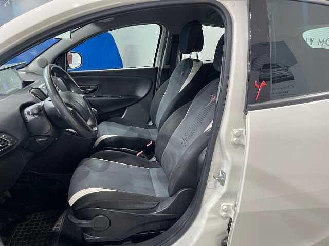 Lancia Ypsilon 1.2 69 CV 5 porte Elefantino