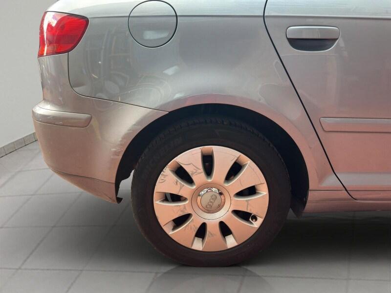 AUDI A3 2ª serie A3 SPB 1.6 16V FSI Attraction