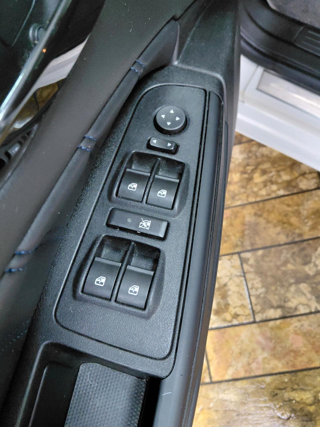 Lancia Delta 1.6 MJT DPF S MOMO DESIGN 2013