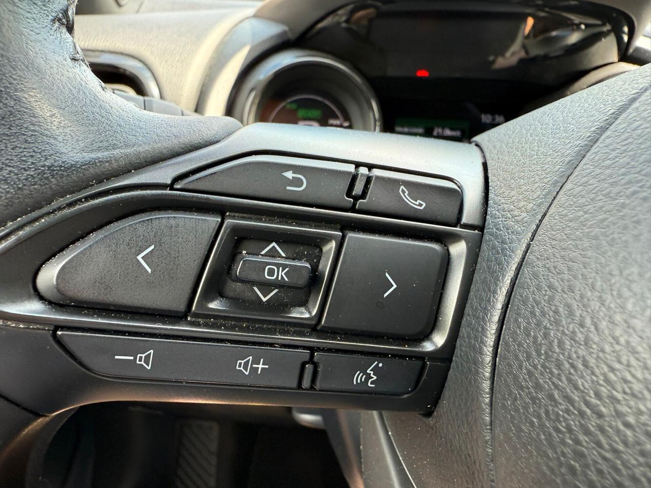 Toyota Yaris 1.5h Lounge PREZZO REALE