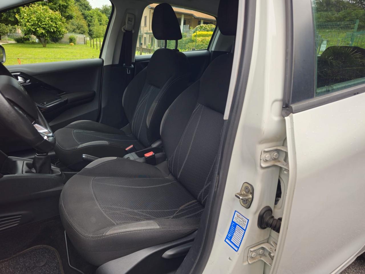 Peugeot 208 1.2 benzina