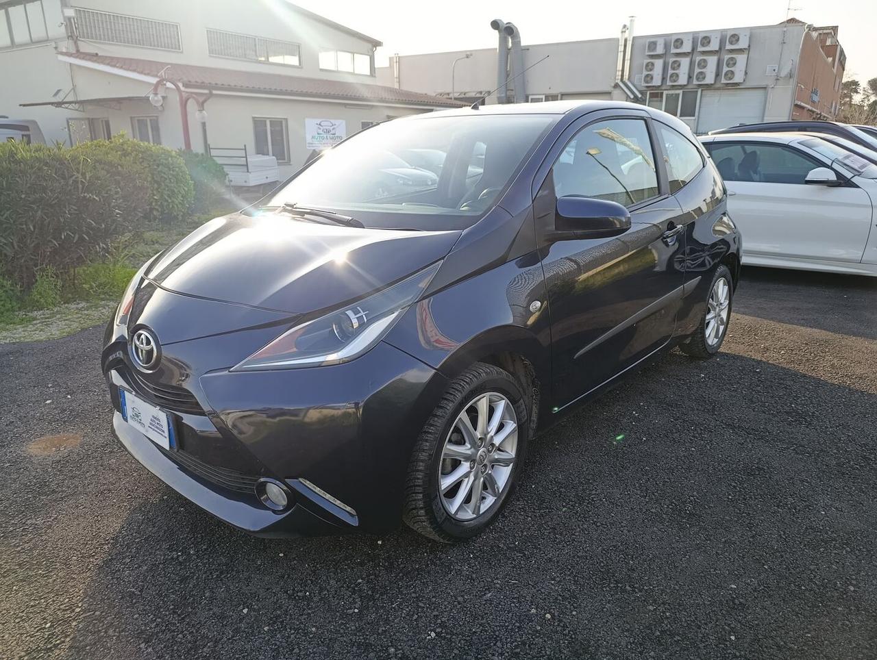 Toyota Aygo I 2012 Aygo 1.0 Lounge connect 3p