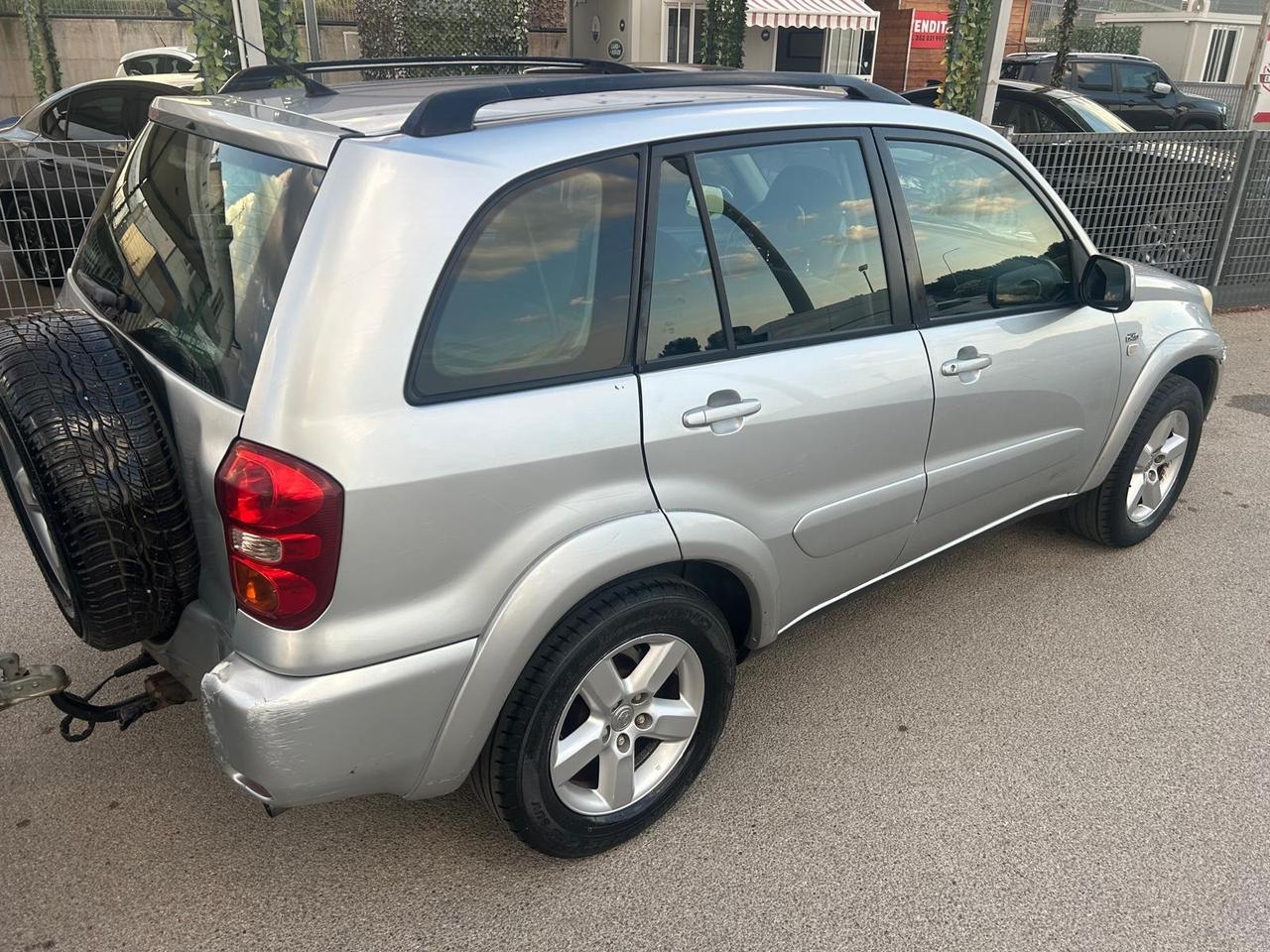 Toyota RAV4 2.0 Tdi 4D gancio carrello N1 autocarro